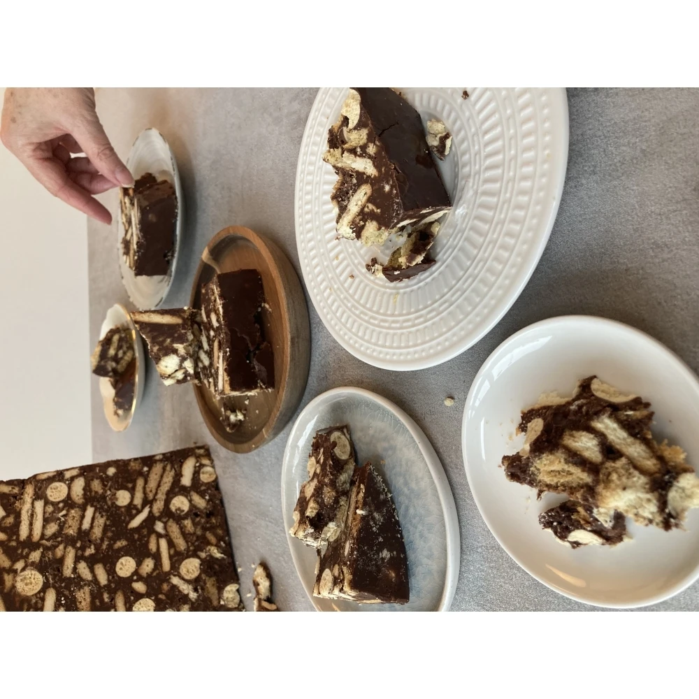 Brigid's Cake Room Round Chocolate Biscuit Cake Tin Liner Kit - Image 7