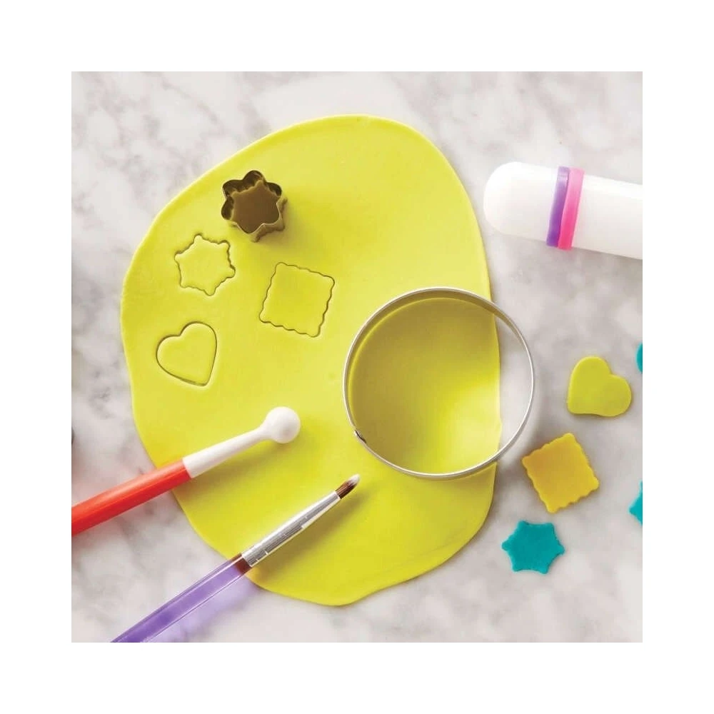 Wilton How To Decorate Fondant Shapes & Cut-Outs Kit - Image 3