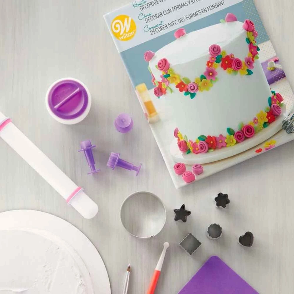 Wilton How To Decorate Fondant Shapes & Cut-Outs Kit - Image 2