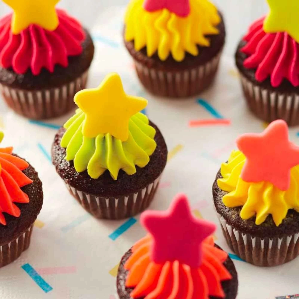 Wilton How To Decorate Fondant Shapes & Cut-Outs Kit - Image 7